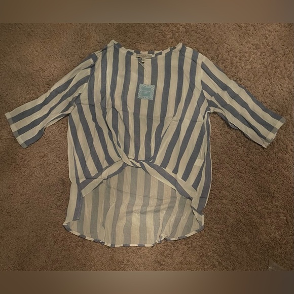Hayden 
Womens size medium 
NWT 
Blue and White Striped Top - Picture 1 of 2